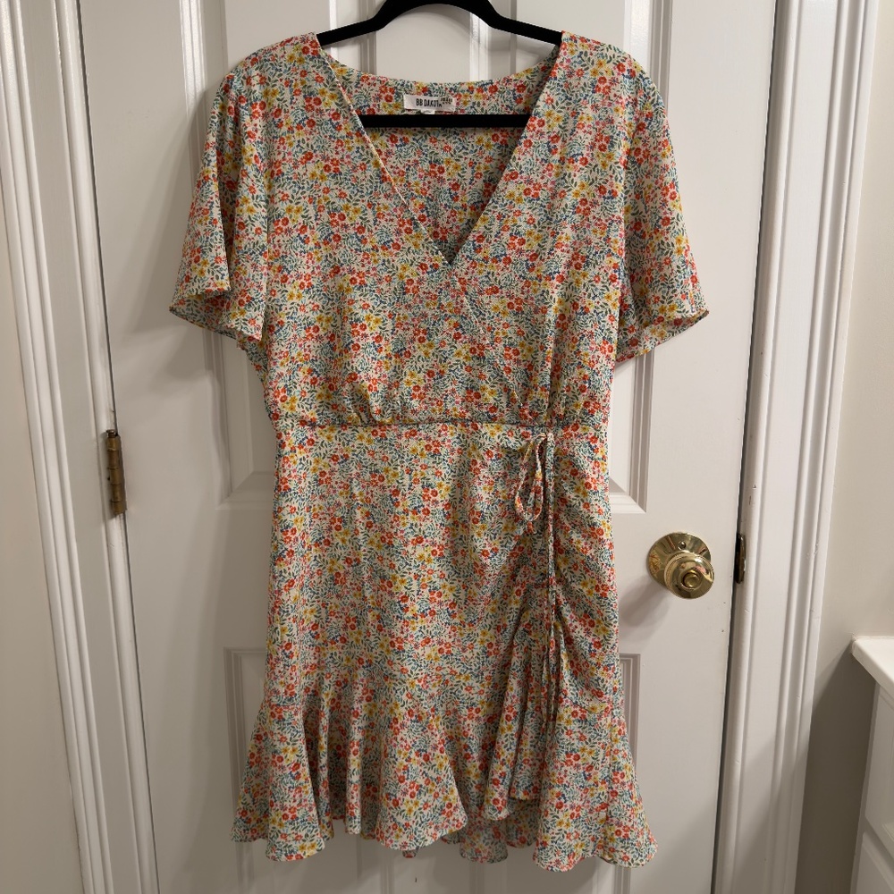 BB Dakota Ditsy Floral Short Sleeve Mini Wrap Dress with Ruched Skirt size 8